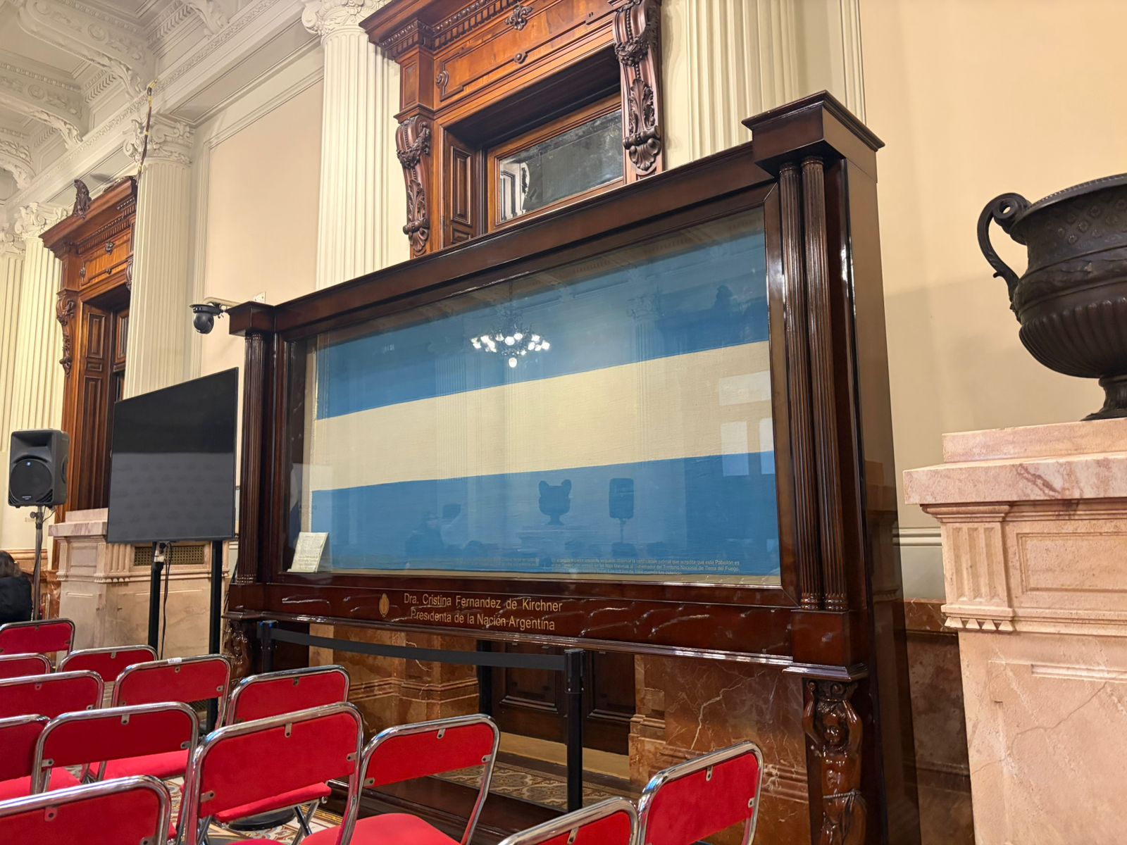 Bandera izada en las islas Malvinas